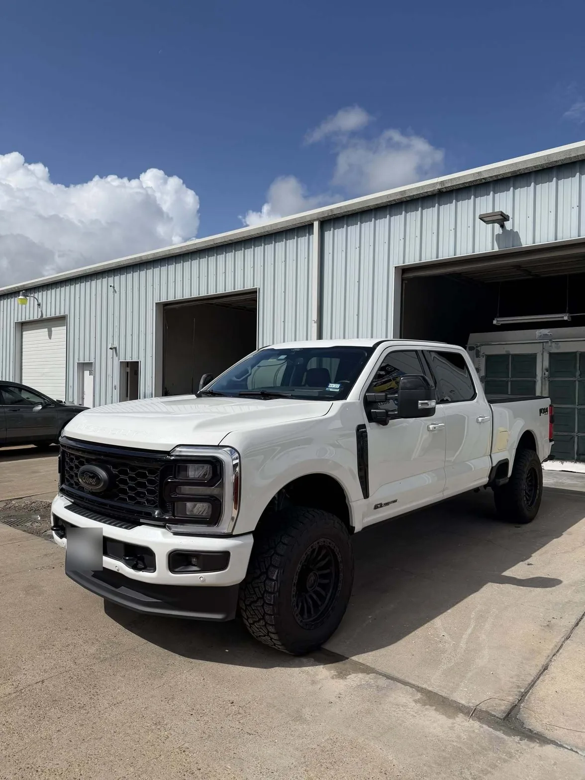 2023 Ford F-250 Lariat on 20x9 Fuel Rincon wheels in Matte Black with Gloss Black and 35x12.50R20 Nitto Recon Grappler A/T tires